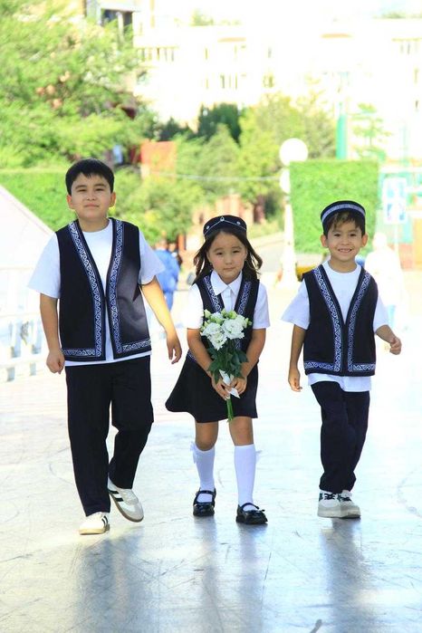 Продаем детские казахские национальные костюмы (жилеты, камзолы).