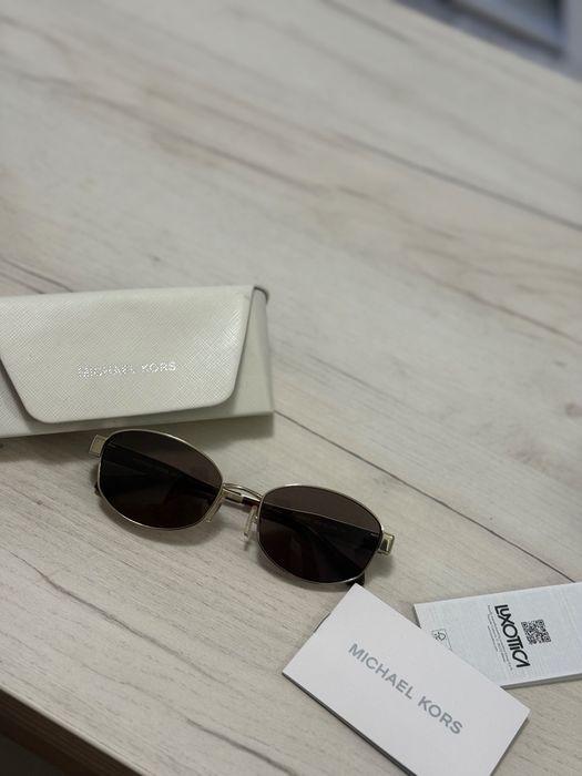 Слънчеви очила на марката Michael Kors които все още са в  гаранция