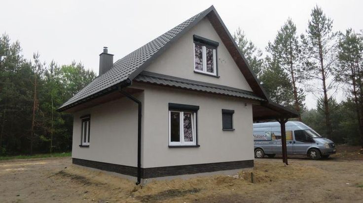 Casă pe structură metalică acoperită cu panouri sandwich