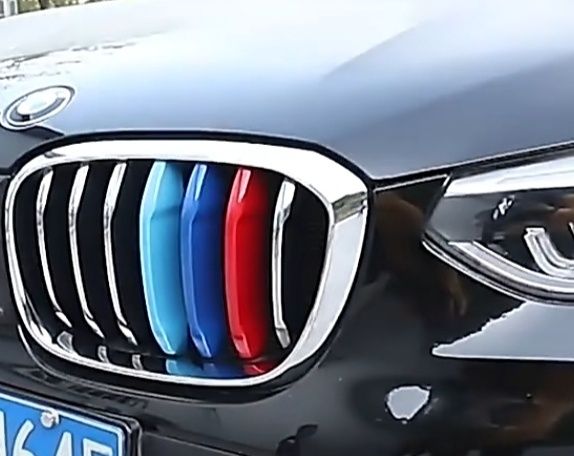 Трёхцветные полоски для решетки радиатора BMW