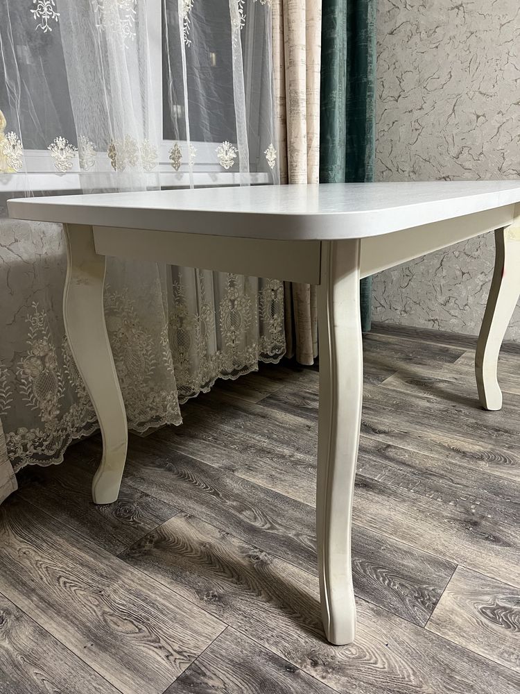 Продается красивый шикарный стол