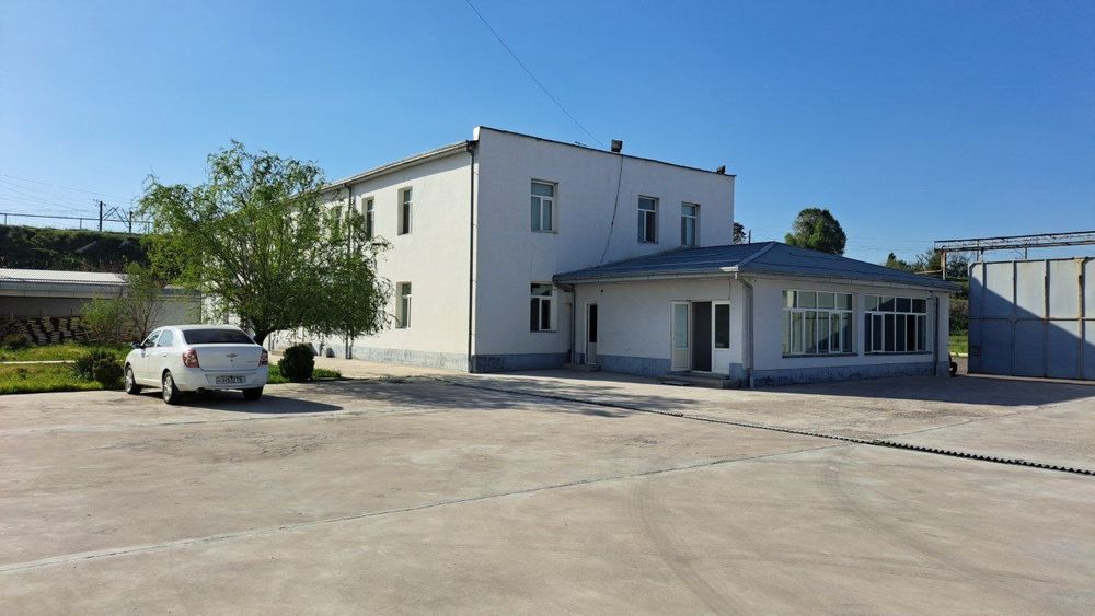 Алмазар Чиназский район действующий бизнес 11430кв.м. 3,76 га земли.
