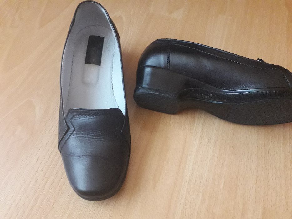 Pantofi negri din piele - toc 3 cm