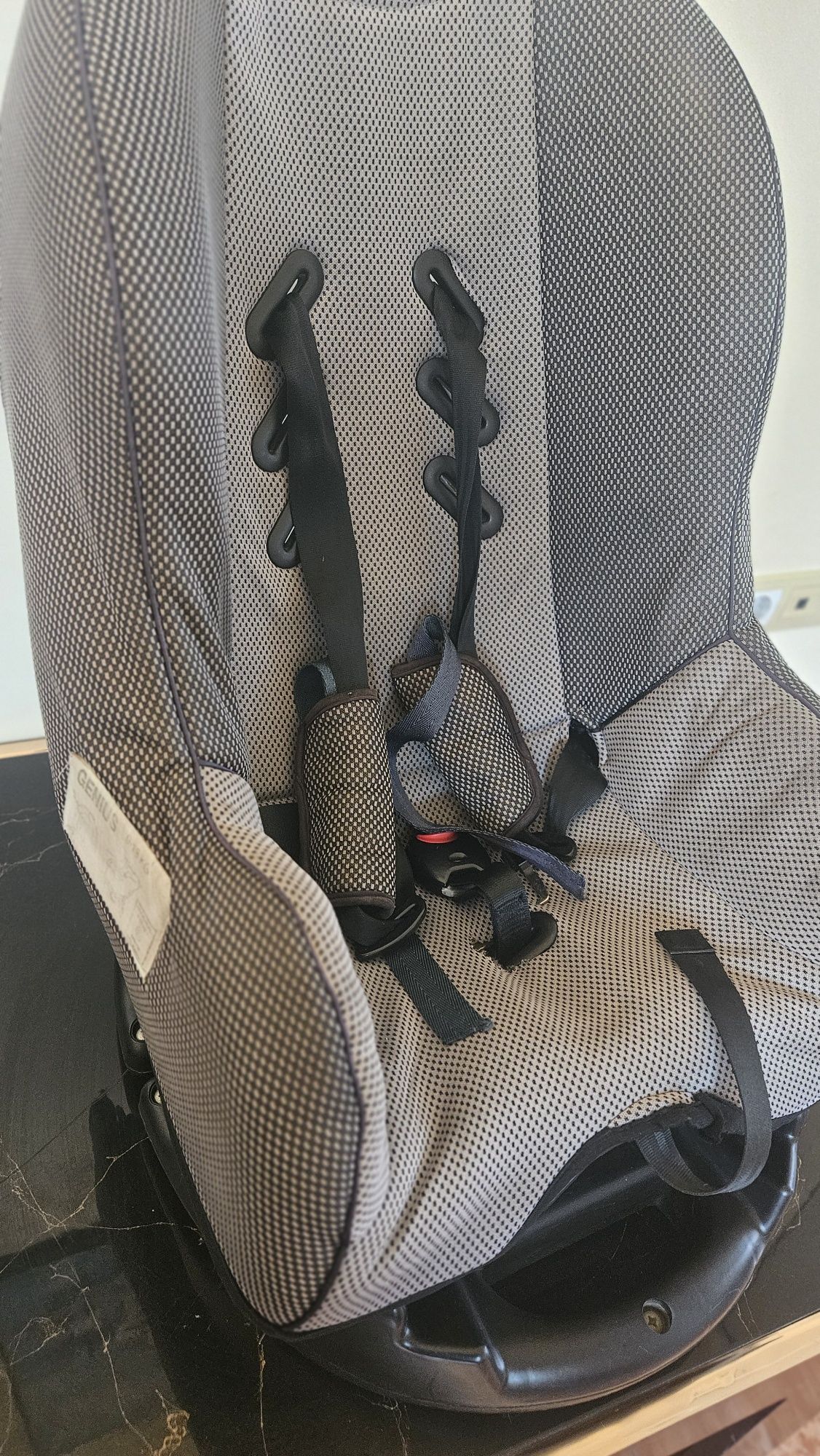 Столче за кола genius 9-18 кг.