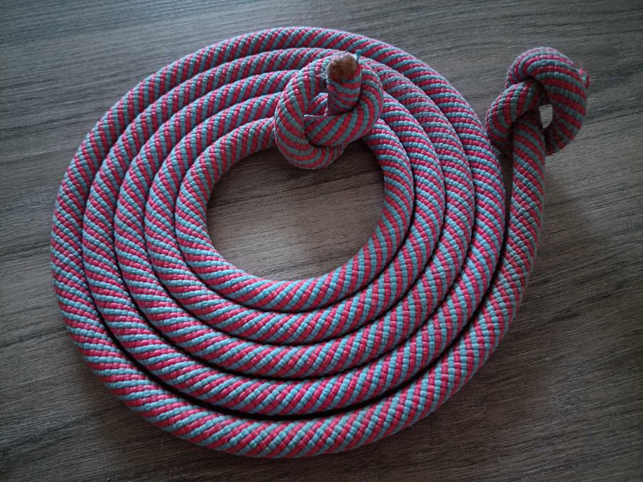 Отдам скакалку и купальник