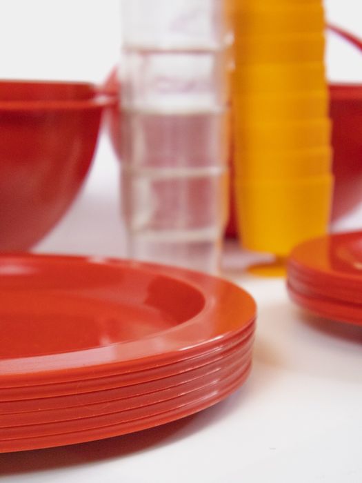 Дорожный набор (18 тарелок, 6 стаканов, складные бокалы)