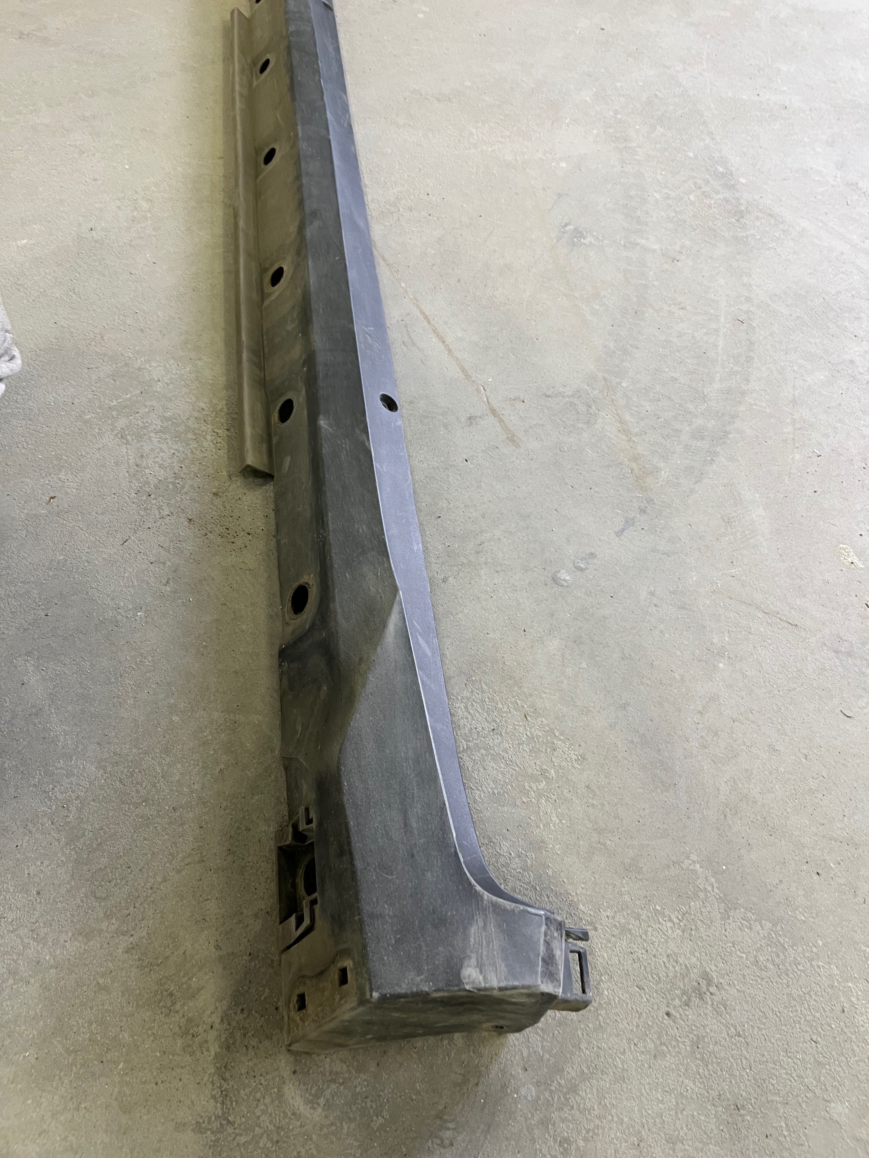 Ляв праг за Toyota CH R Част № 75852-F4010