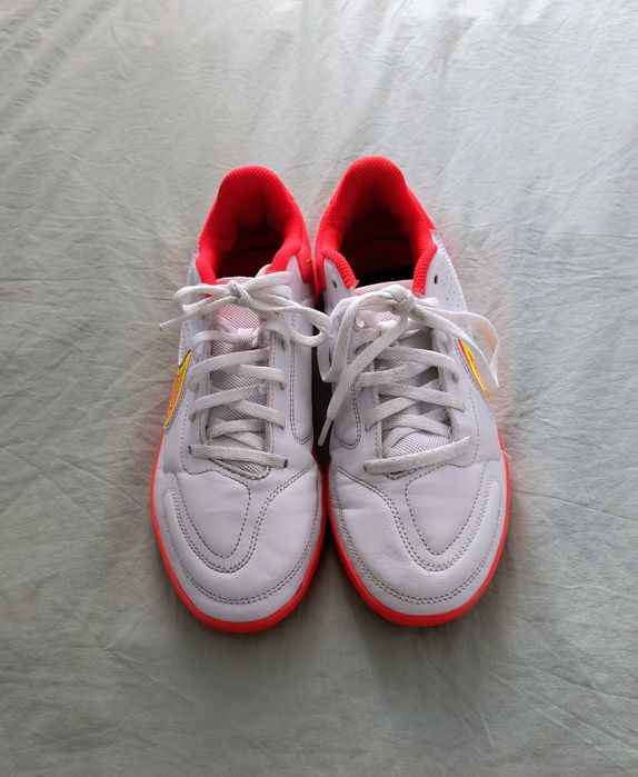 Adidași Nike Tiempo