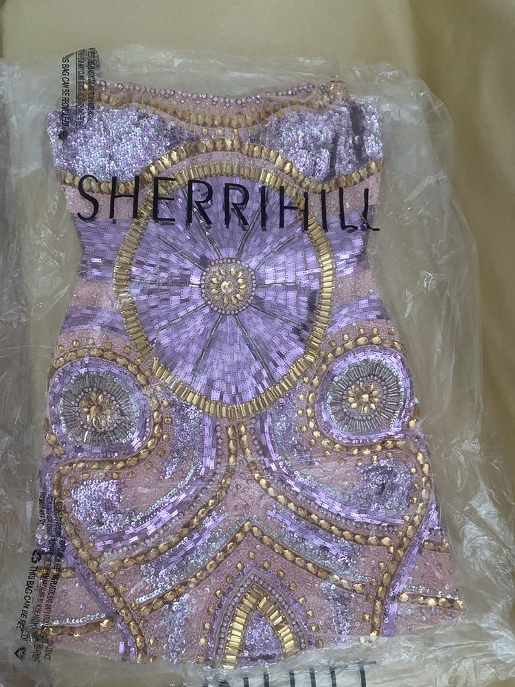 Рокля за звезди! SHERRI HILL