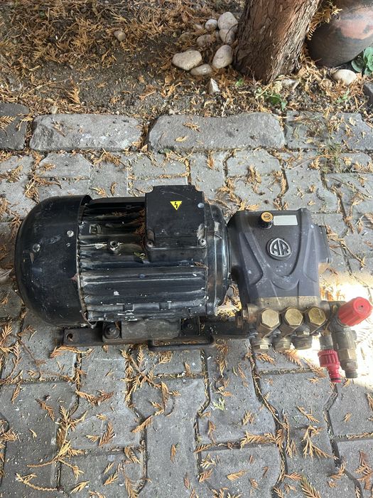 Vand pompa spalatorie auto profesionala la 3.80