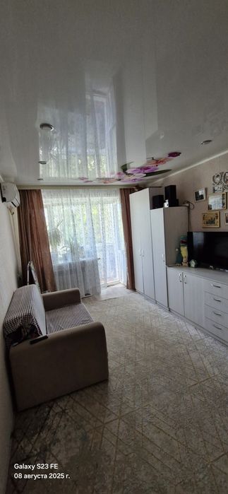 Продам 1-комнатную квартиру в кирпичном  доме.