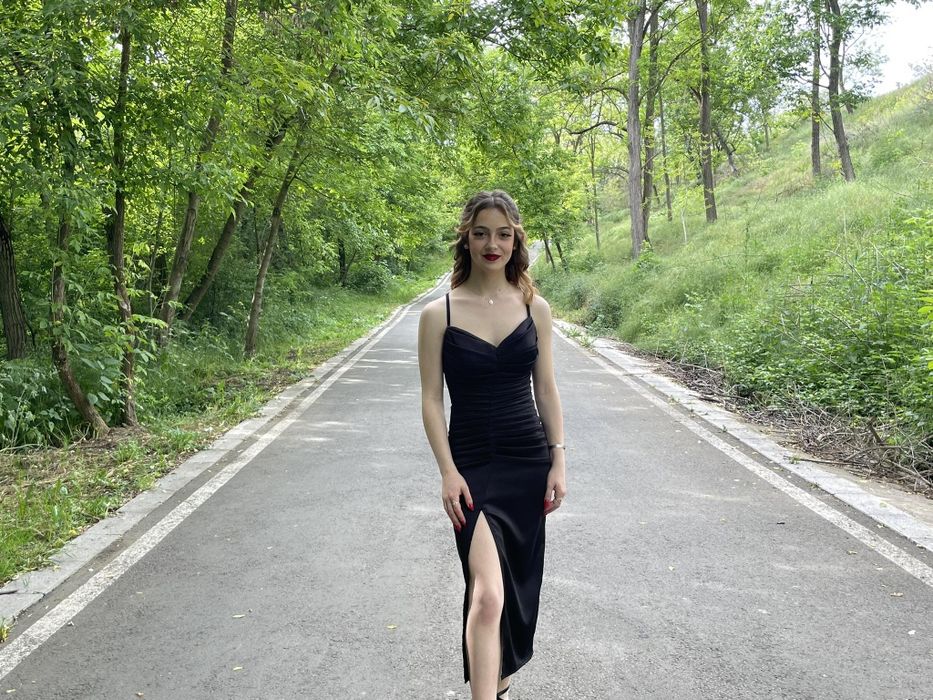 Официална черна рокля