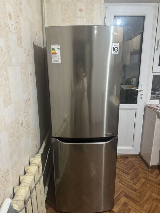 Продам Холодильник LG