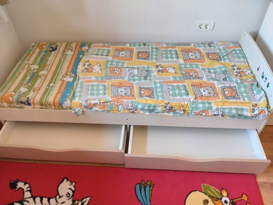 Vând pătuț copil cu saltea de cocos