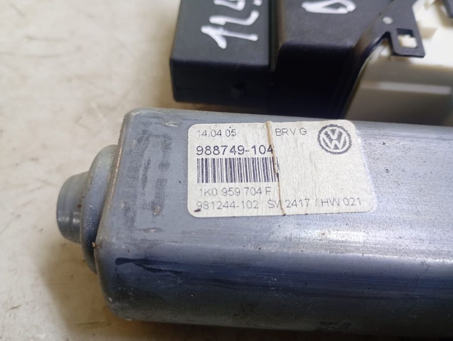 Motoras geam dreapta spate Volkswagen Passat B6 (2005 - 2010)BLR