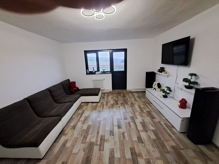 vand Apartament cu 2 Camere situat în santimbru fabrica