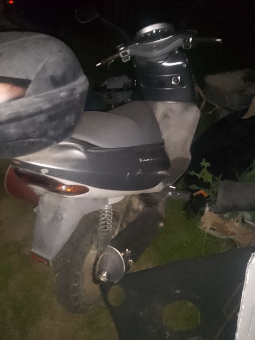 Vand scuter Aprilia Leonardo 125 nu știu ce are preț lei