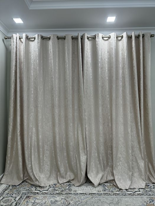 Продам шторы на 2 окна