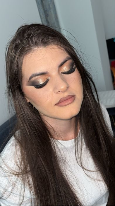 Ofer servicii de make-up