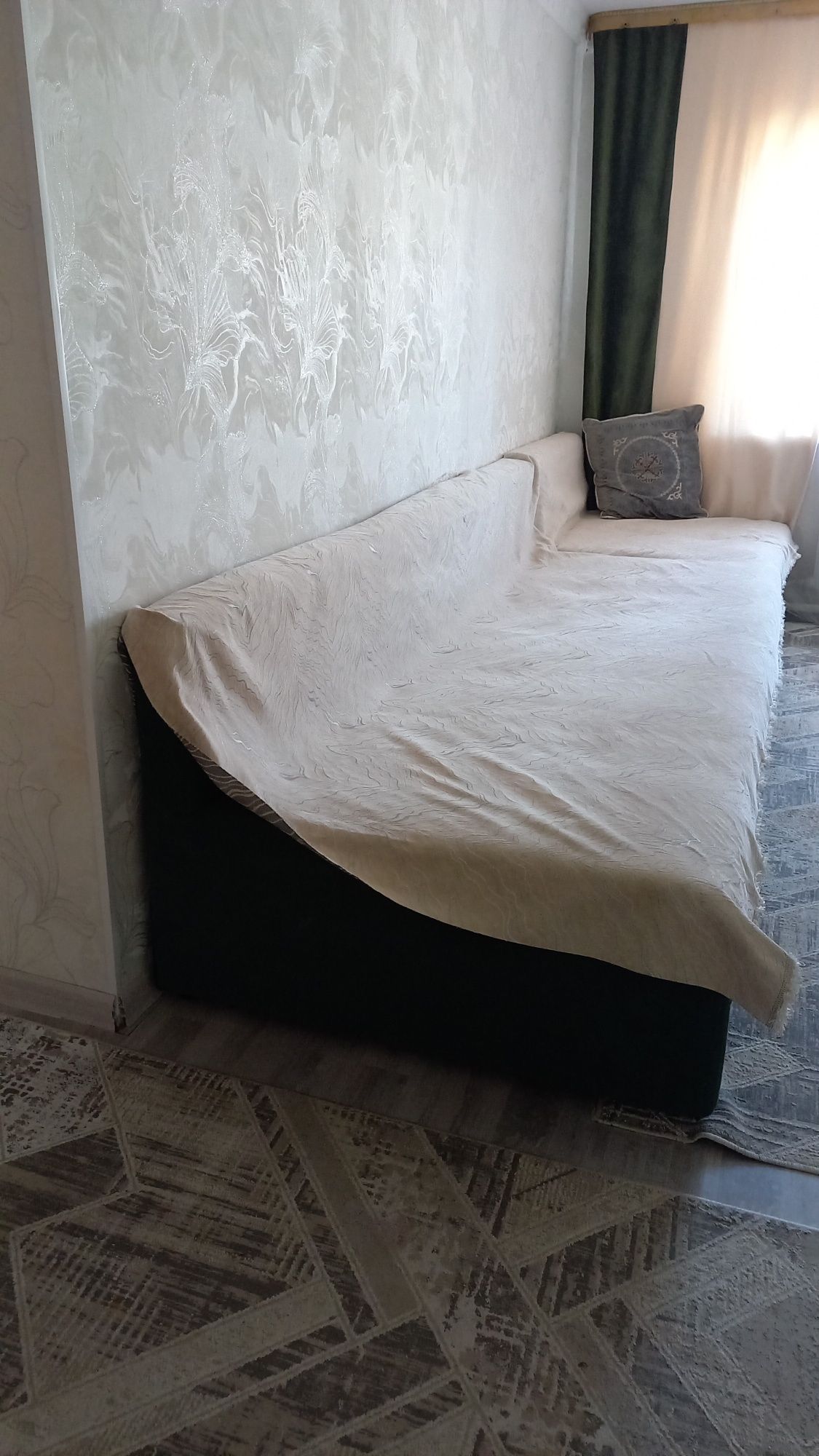 Диван +кресло   сатылады