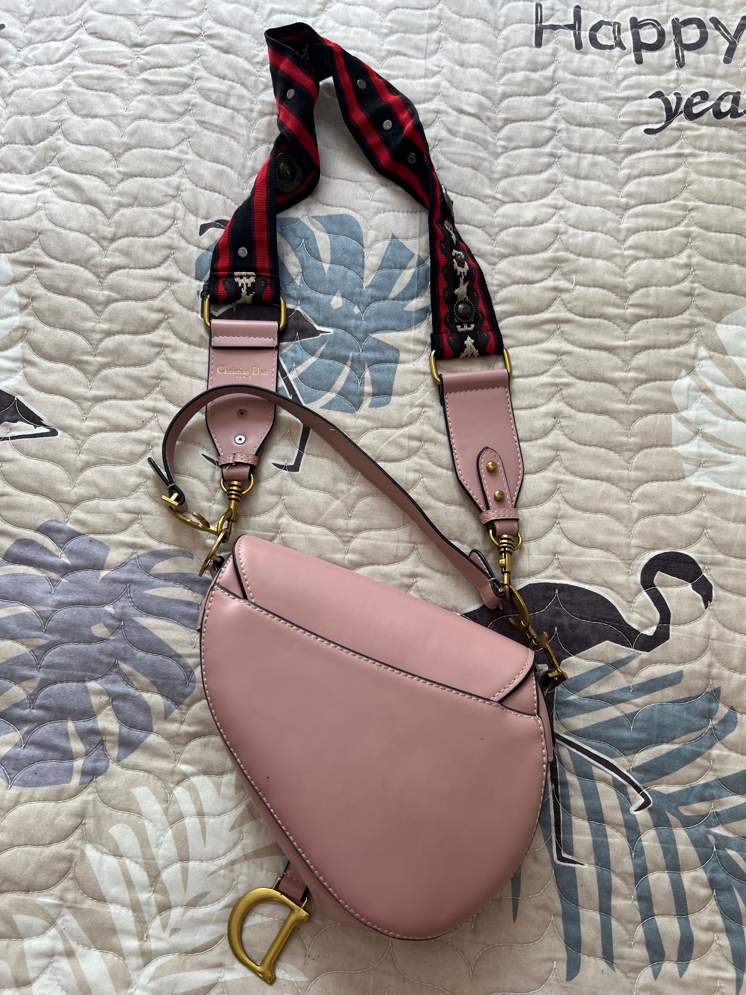 Розовая сумочка в стиле Dior
