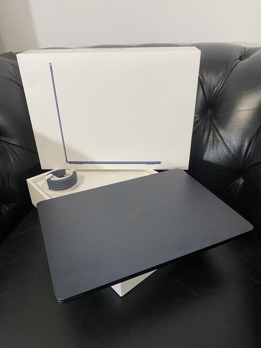 MacBook Air 13-inch/ M4 / 16 Gb RAM / 256 GB / Midnight / Desigilat