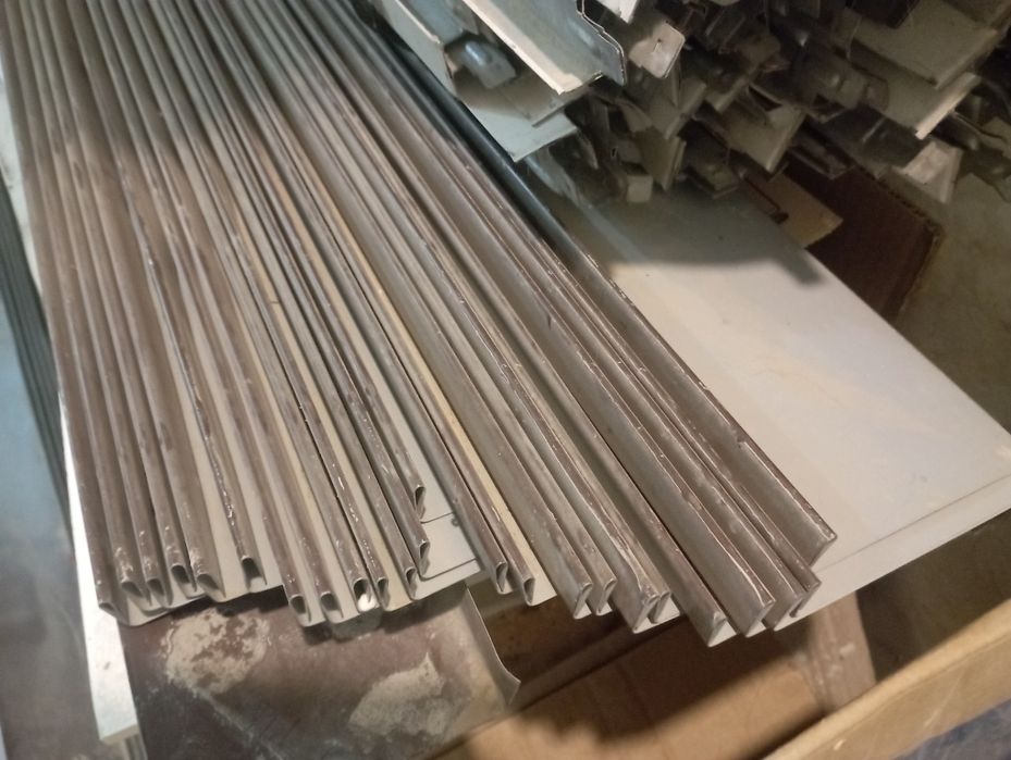 Металлический слив для окон наружный