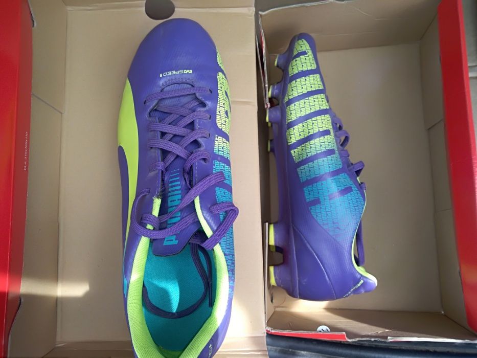 Продам футбольные бутсы