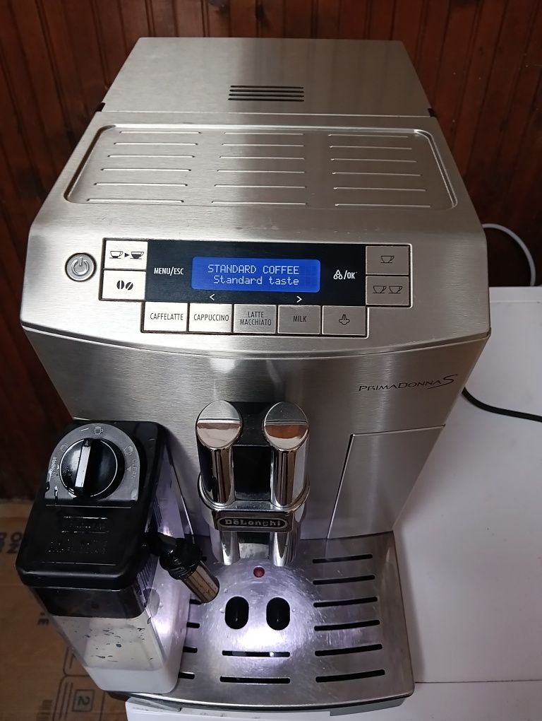 Кафе автомат Delonghi PrimaDonna S профилактиран и готов за работа
