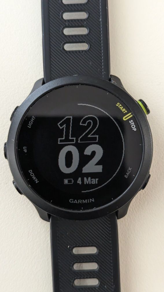 Продавам часовник Garmin Forunner 55