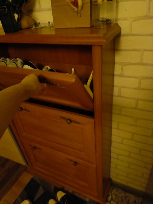 Продаётся обувница из дерева высокая и тонкая