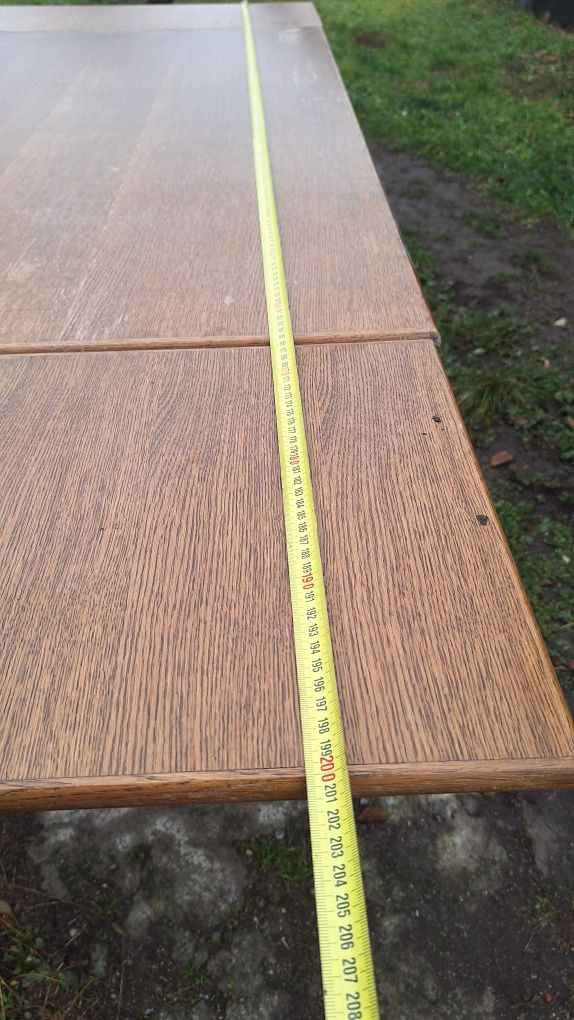 Masa din stejar cu pene de 10 persoane are 2x85latime