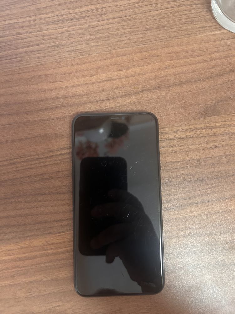 Iphone 11 Pro Max 93% baterie