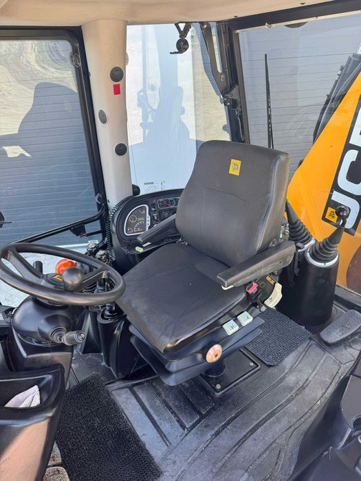 Buldoexcavator JCB 3CX