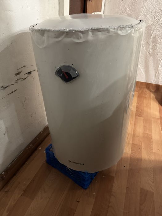 Продам водонагреватель Аристон