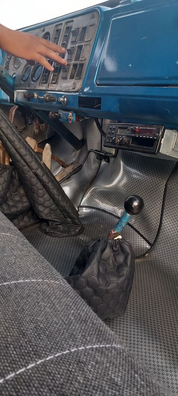 Zil 130 vadavoz sotiladi ishga tayyor