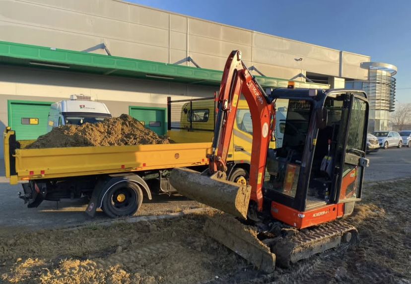 Miniexcavator excavator fose santuri sapaturi