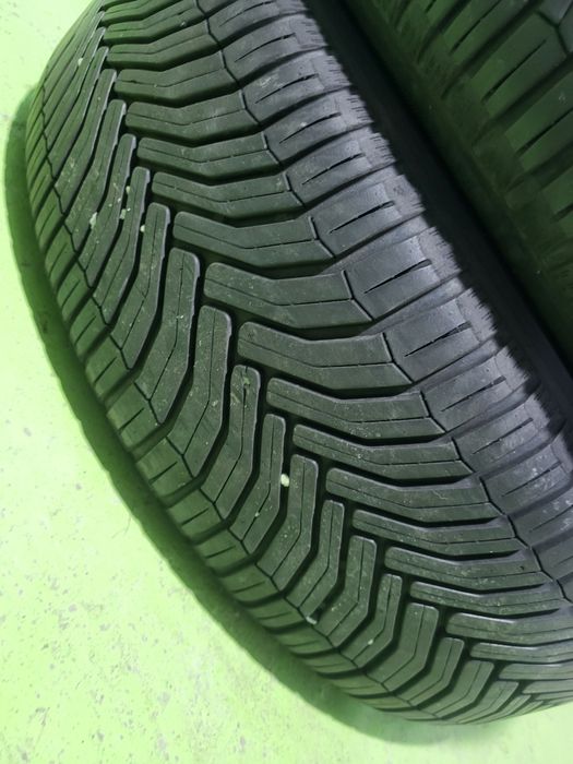 2 бр 215/60/17 всесезонни Michelin
