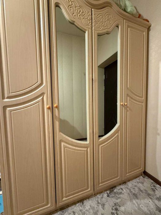 Мебель для гостиной и спальной.