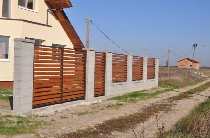 Gard metalic din plasă de sârmă și iută, potrivit pentru delimitarea p