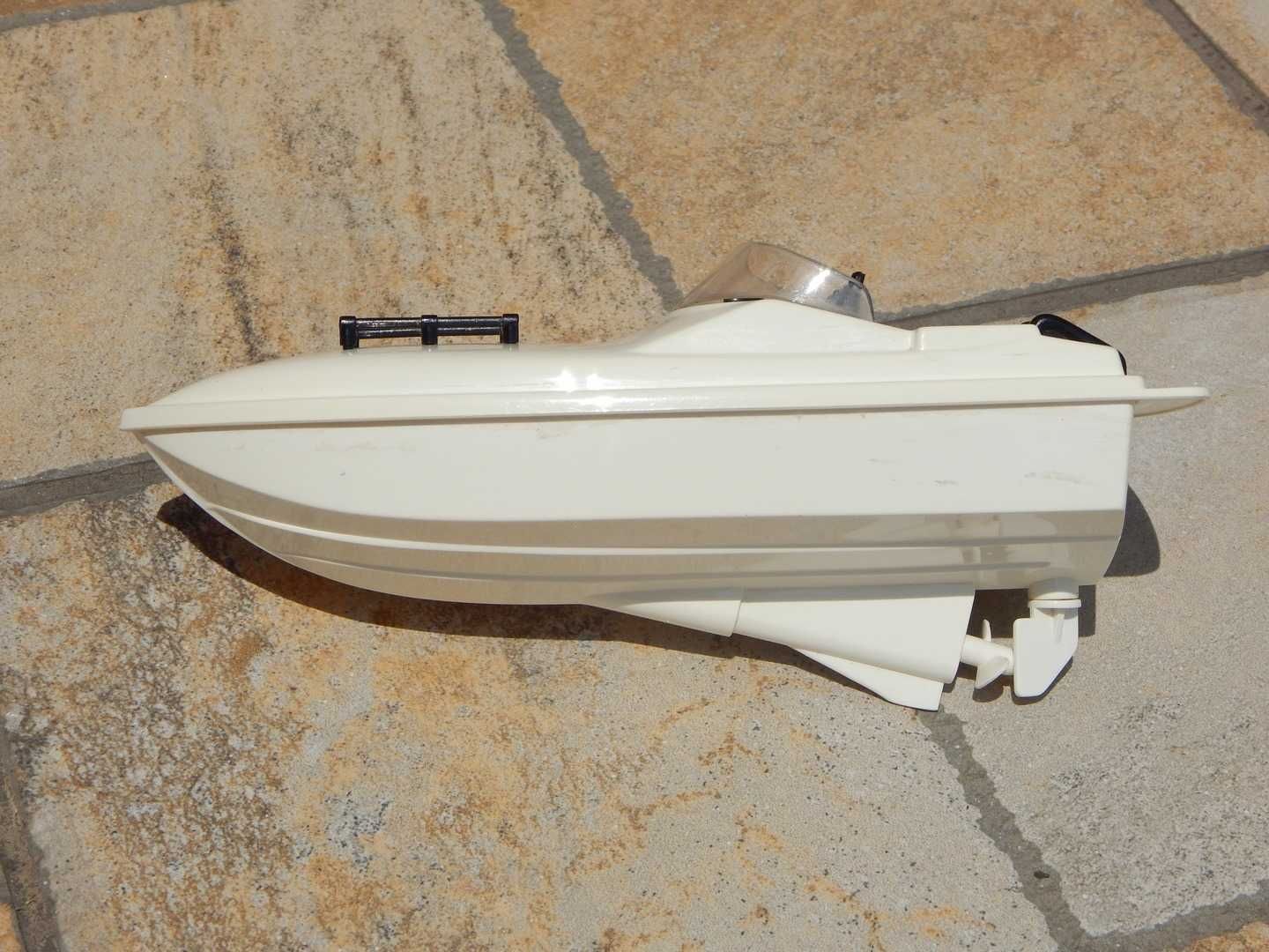 Macheta jucarie salupa barca plastic alba 19 cm lungime
