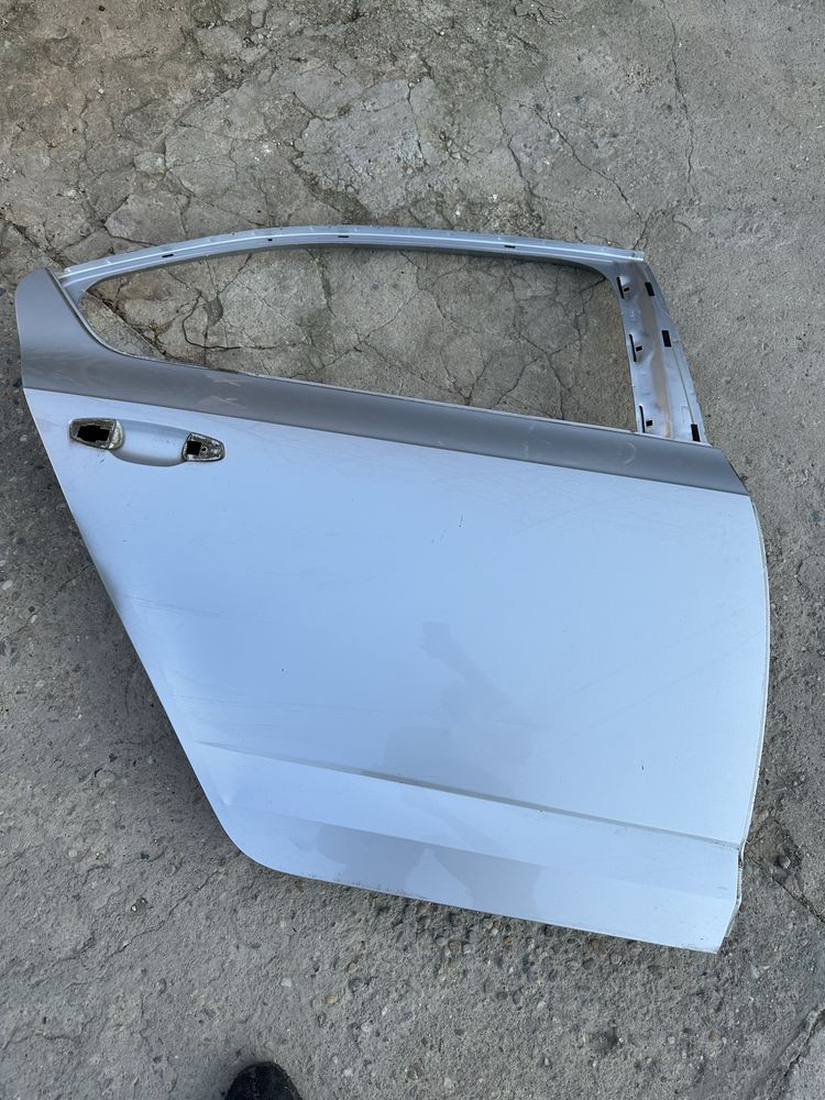 Usa dreaota spate skoda octavia 3.berlină.