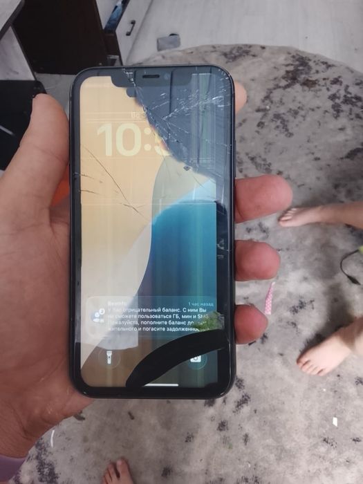 Продам аифон 11 рабочи надо поменять экран