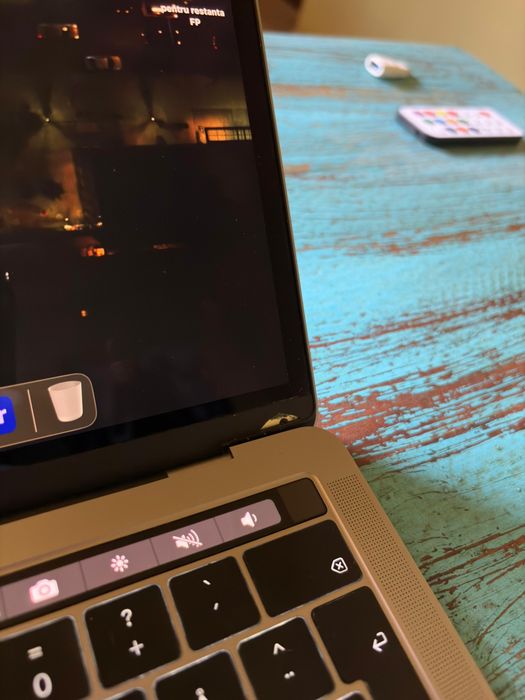 macbook pro 2019 touchbar, 13 inch, 8gb ram, 256gb stocare. laptop