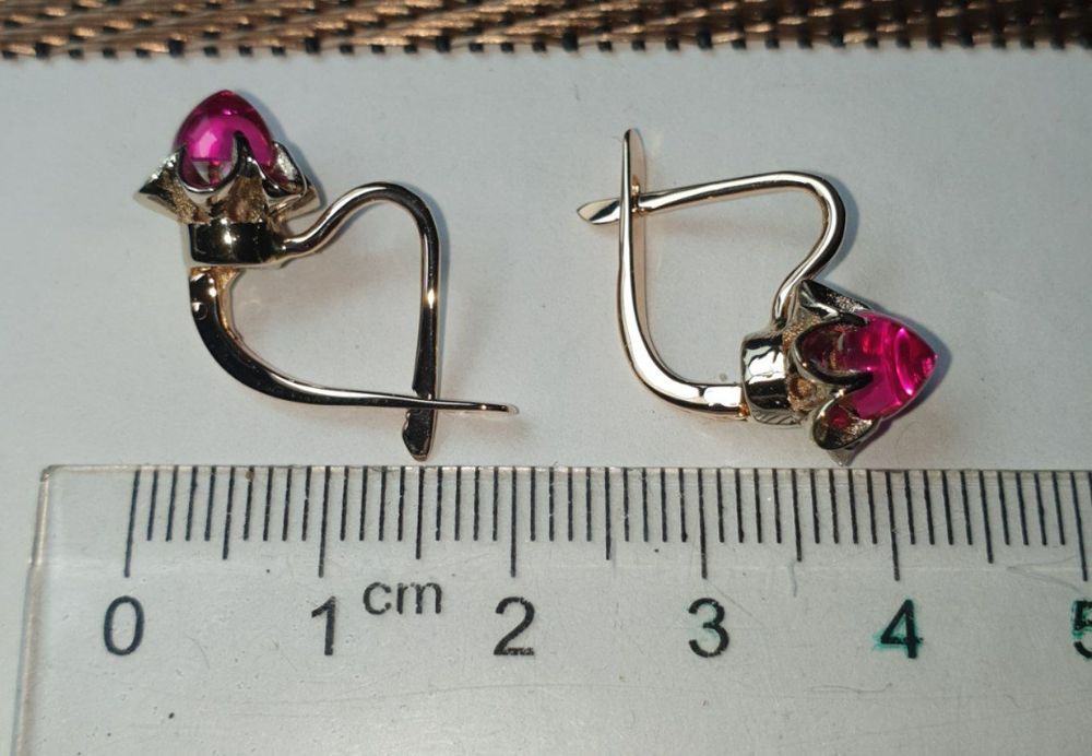 Розочка серьги с рубиновым Корундом 583пробы 4.57грам