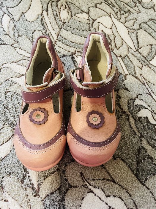 Детски обувки от естествена кожа