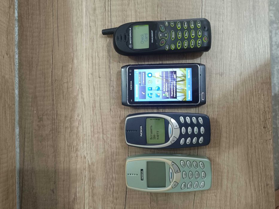 Nokia 3310 Nokia N8 Motorola Talkabaut.