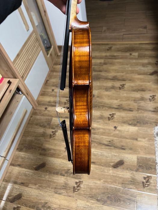 Vând vioara profesională 4/4 model Guarneri del gesu.