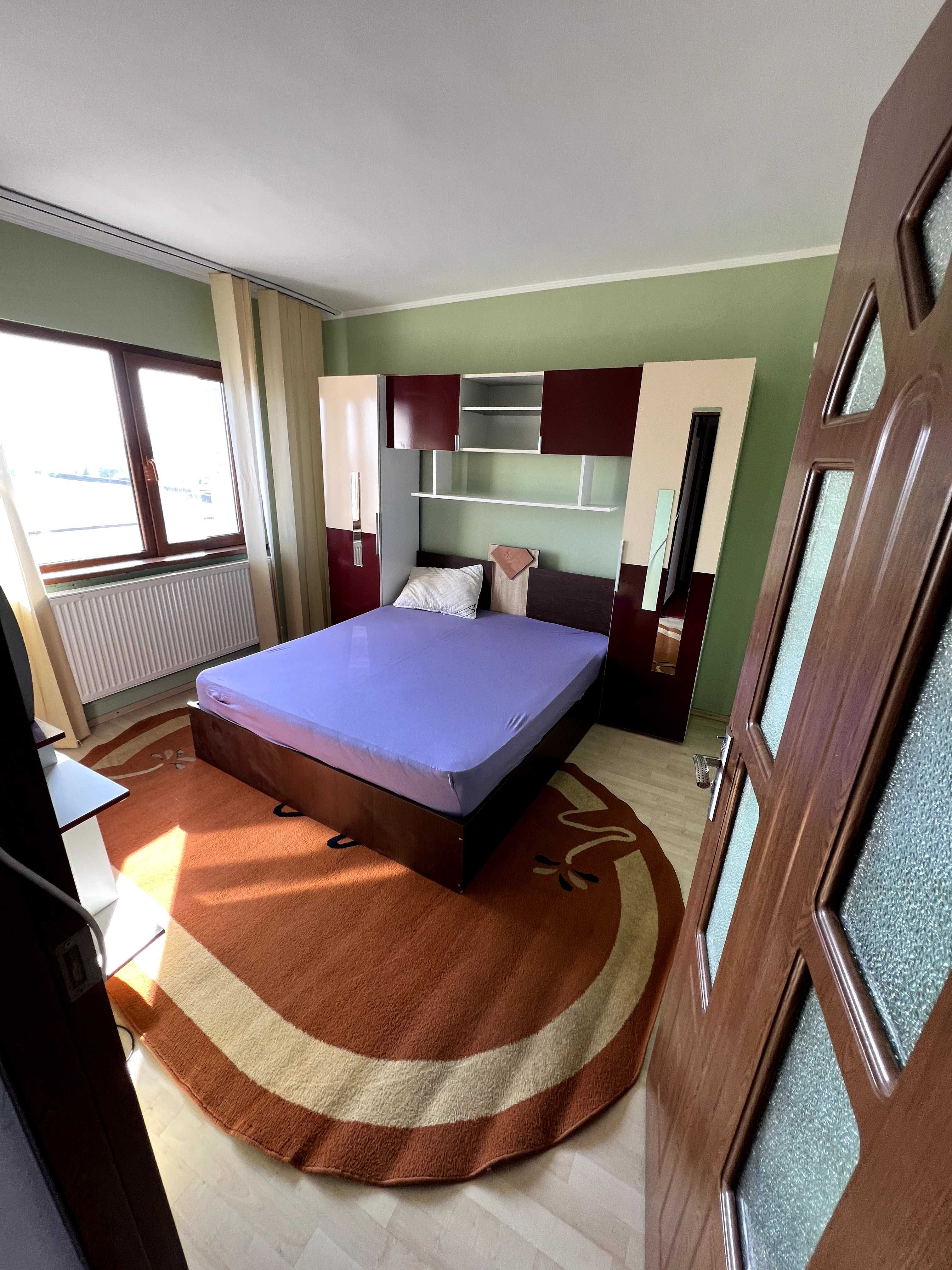 Inchiriez apartament 4 camere zona Neacsu