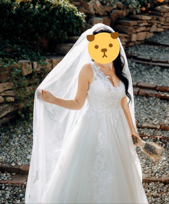 Rochie de mireasa + voal lung cu design deosebit xs-s